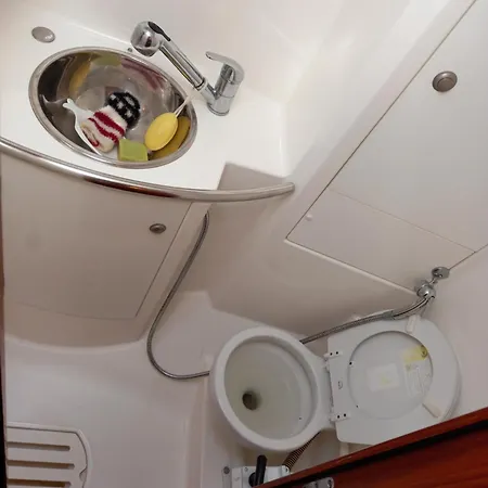 Voilier Sun Odyssey 42 ספינת מלון *