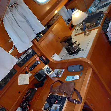 Voilier Sun Odyssey 42 ספינת מלון