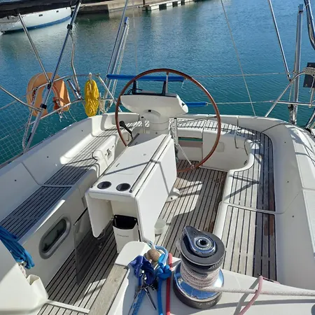 Voilier Sun Odyssey 42 ספינת מלון
